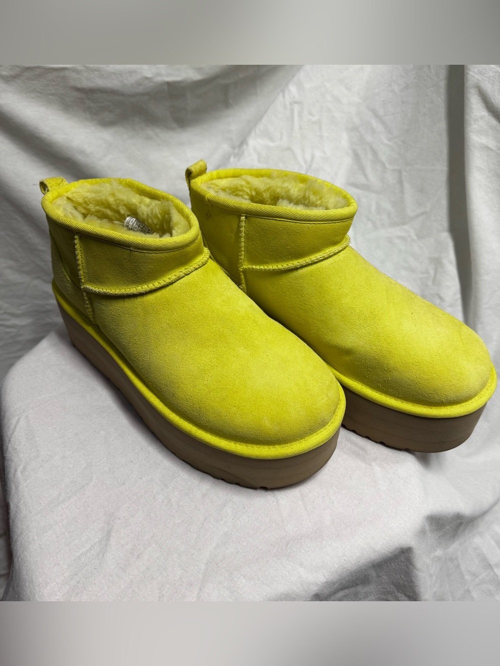 UGG Women’s Classic Ultra Mini Platform - sz 10